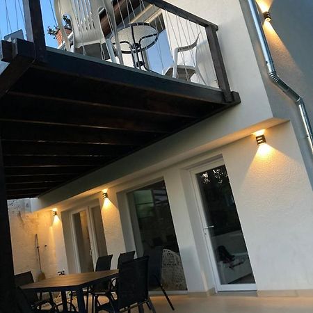 Sun&Fun Vendeghaz Villa Balatonakarattya Buitenkant foto