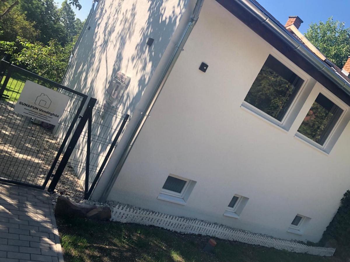Sun&Fun Vendeghaz Villa Balatonakarattya Buitenkant foto