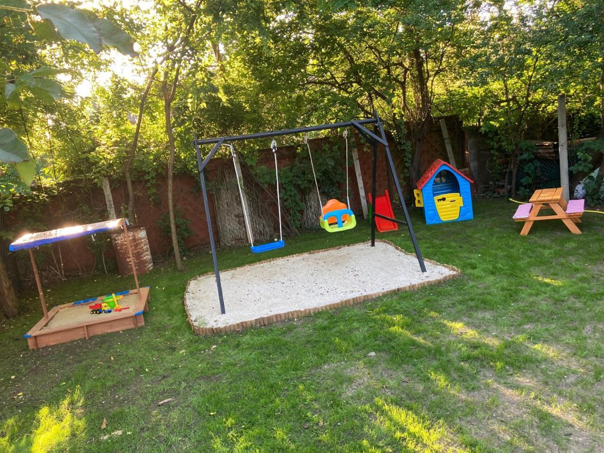 Sun&Fun Vendeghaz Villa Balatonakarattya Buitenkant foto